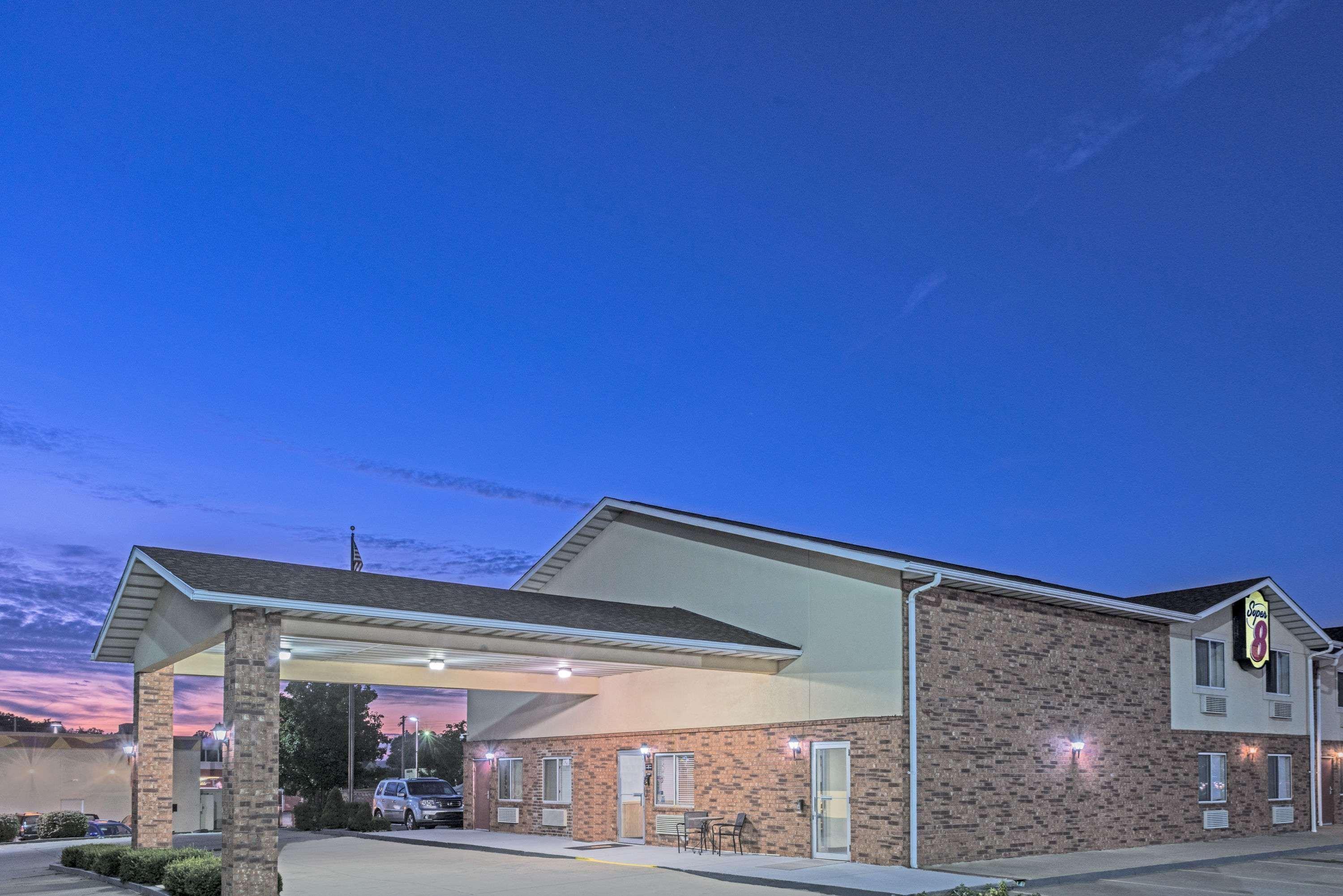 Super 8 By Wyndham Potosi Hotel Exterior photo